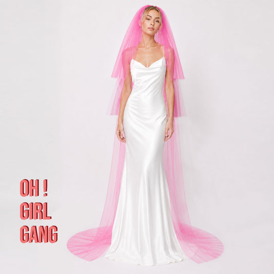 Soft, flowing, and effortlessly elegant, this cathedral veil adds beautiful movement to every step. Whether you choose classic ivory or a romantic pastel shade like lilac, light pink, or light blue, this veil is designed to make your bridal look truly unforgettable. 3 meter cathedral length 3 layers long veils