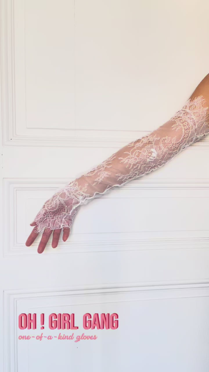 Elegant White Lace Fingerless Gloves – Bridal / Party / Opera Style