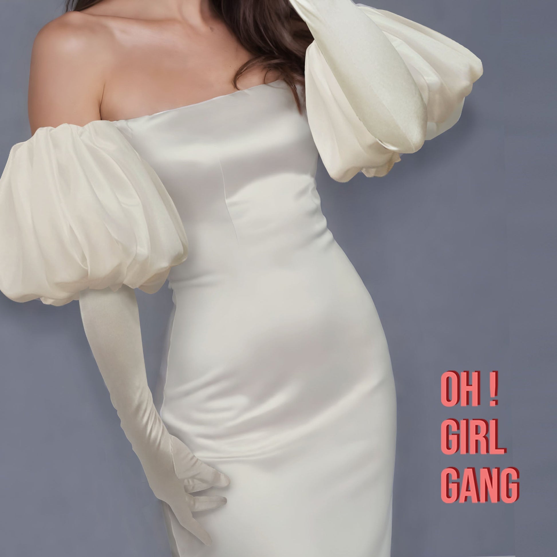 Iconic satin long bridal gloves with puff, these are 58cm long gloves plus the puff.<br data-mce-fragment="1">