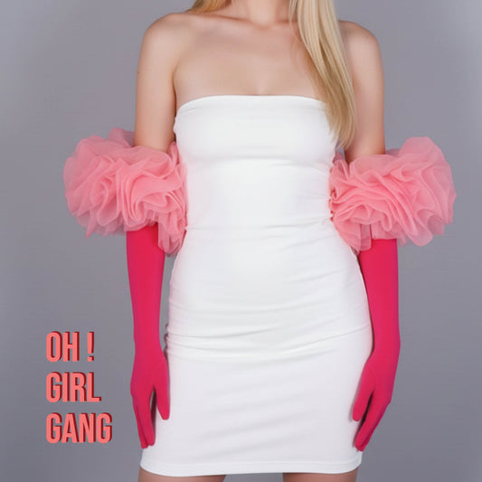 Ruffles pom pom gloves in pink